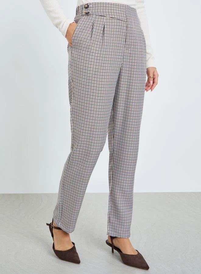 تايك تو بنطال كاروهات بقصة ضيقة من الأسفل